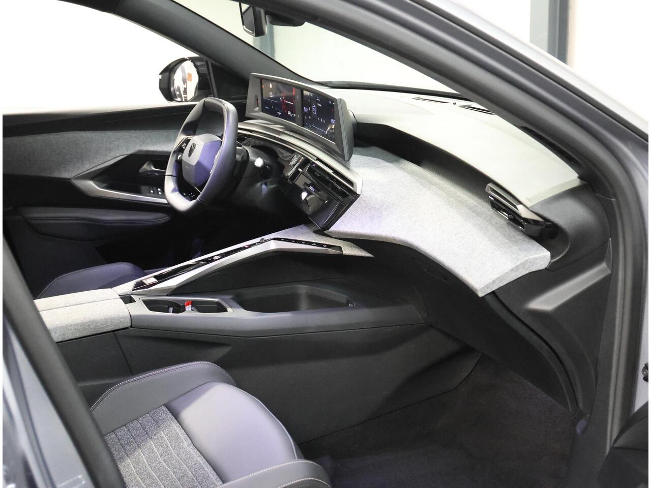 Peugeot 5008 1.2 Hybrid 145PK Allure | 1ste eigenaar | Camera | AppleCarPlay/AndroidAuto | Cruise Control | Climate Control | Camera | 7 PERSOONS! | Navigatie | Isofix | Parkeersensoren | FULL LED | Privacy Glass |