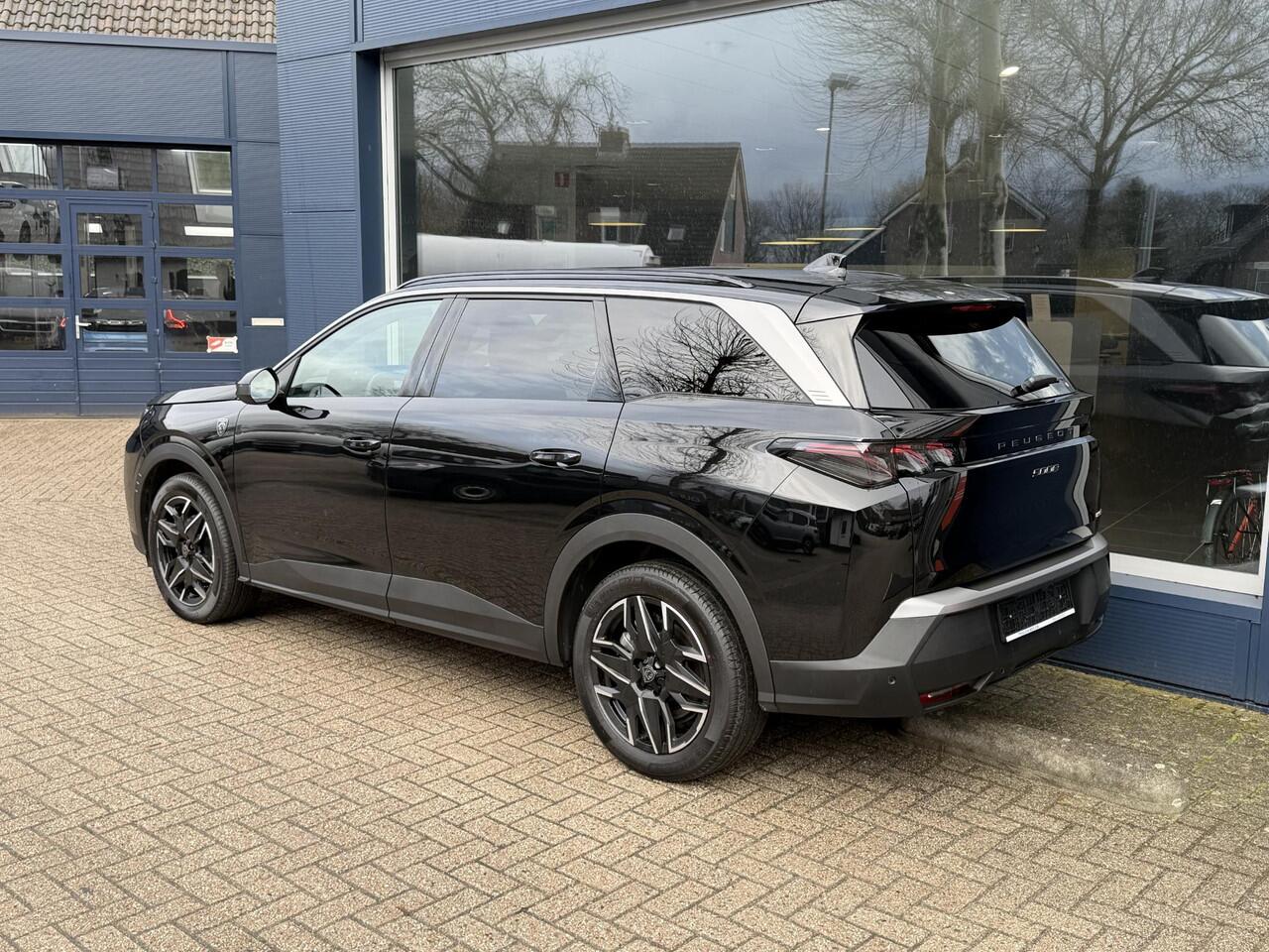 Peugeot 5008 1.2 Hybrid 145 PK GT Automaat | Elektrische Kofferklep | Panorama Schuif-/Kanteldak | 7-Zits | Navigatie | Parkeercamera | Keyless Entry | Parkeersensoren V+A | Full LED Verlichting | Stoel- & Stuurverwarming | 19" Lichtmetalen Velgen |