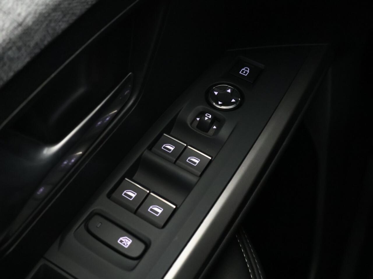 Peugeot 5008 Hybrid 145PK GT Automaat 7-Persoons Navigatie Carplay Winterpack