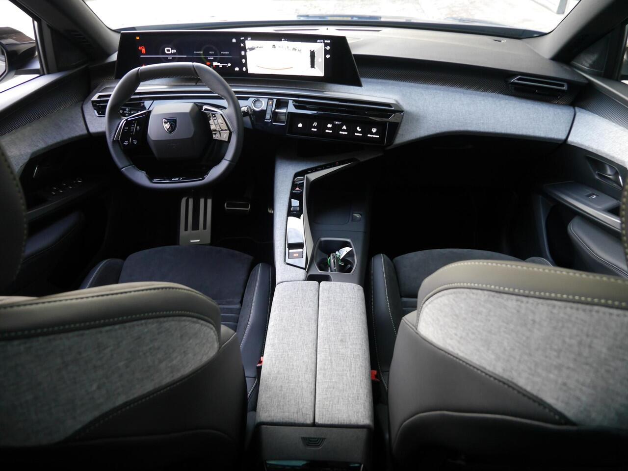 Peugeot 5008 1.2 Hybrid 136 GT | Nieuwe auto | Panorama dak | Alcantara bekleding | Camera rondom | Stoelverwarming voor en achter | Elektrisch verstelbare voorstoelen | Dodehoek detectie