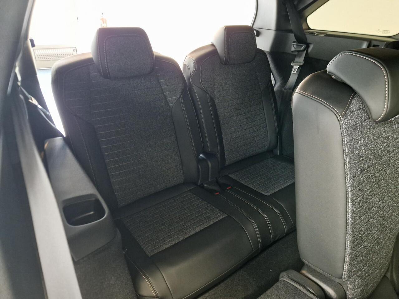 Peugeot 5008 1.6 Plug-in Hybrid 195 Allure 7,4 kW | Trekhaak | Seat Pack | Panoramic Navigation Pack | 360 Vision & Drive Assist Pack