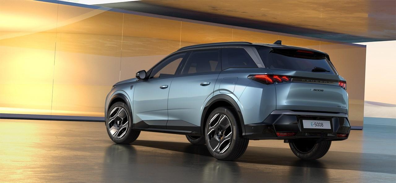 Peugeot 5008 e-5008 GT Exclusive 73 kWh | NIEUW | Uit voorraad leverbaar! | Stoelverkoeling | Panorama Dak | Nappa Leder | Camera Rondom | Stoelverwarming Voor & Achter | Elektrisch Verstelbare Voorstoelen | Dodehoek Detectie | Elektrische Kofferklep