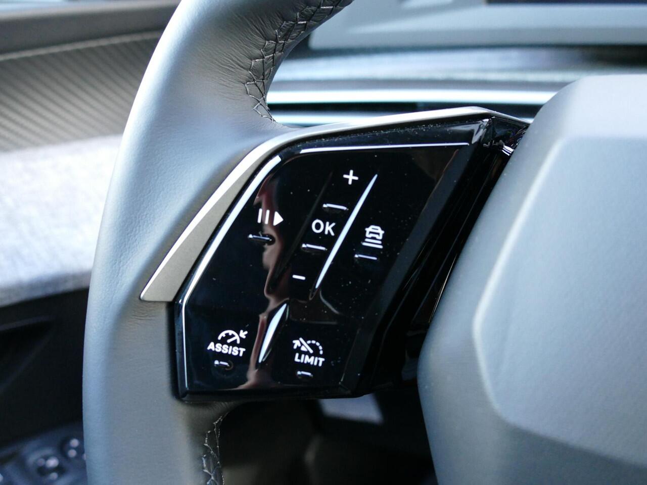 Peugeot 5008 1.6 Plug-in Hybrid 195 Allure | NIEUW | Uit voorraad leverbaar! | 83km EV Actieradius WLTP | AUTOMAAT | 7-Zits | Parkeercamera Voor & Achter | Stuurverwarming | Dodehoek Detectie |