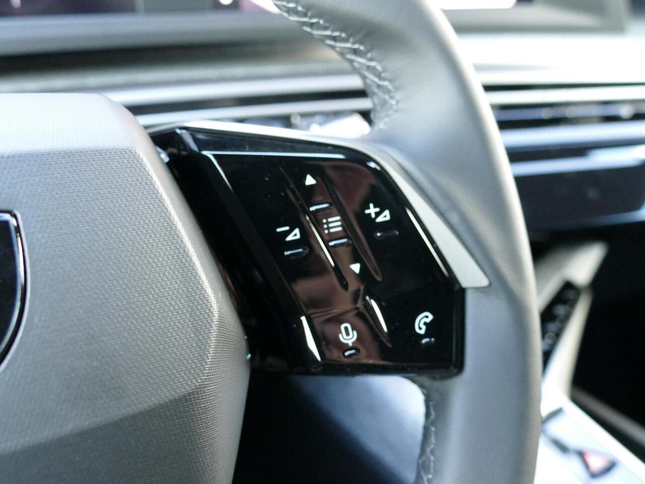 Peugeot 5008 1.6 Plug-in Hybrid 195 Allure | NIEUW | Uit voorraad leverbaar! | 83km EV Actieradius WLTP | AUTOMAAT | 7-Zits | Parkeercamera Voor & Achter | Stuurverwarming | Dodehoek Detectie |