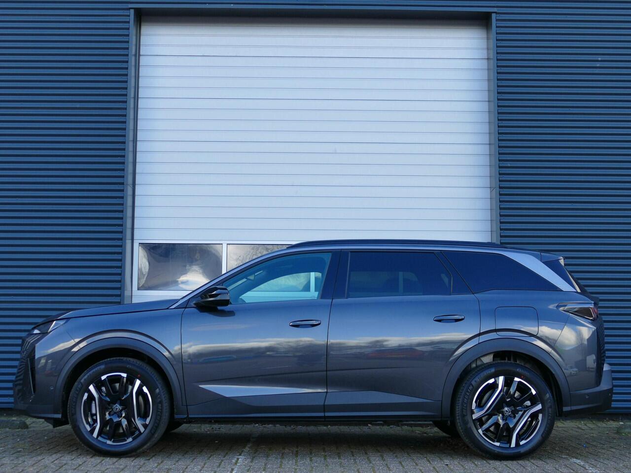 Peugeot 5008 1.6 Plug-in Hybrid 195 Allure | NIEUW | Uit voorraad leverbaar! | 83km EV Actieradius WLTP | AUTOMAAT | 7-Zits | Parkeercamera Voor & Achter | Stuurverwarming | Dodehoek Detectie |