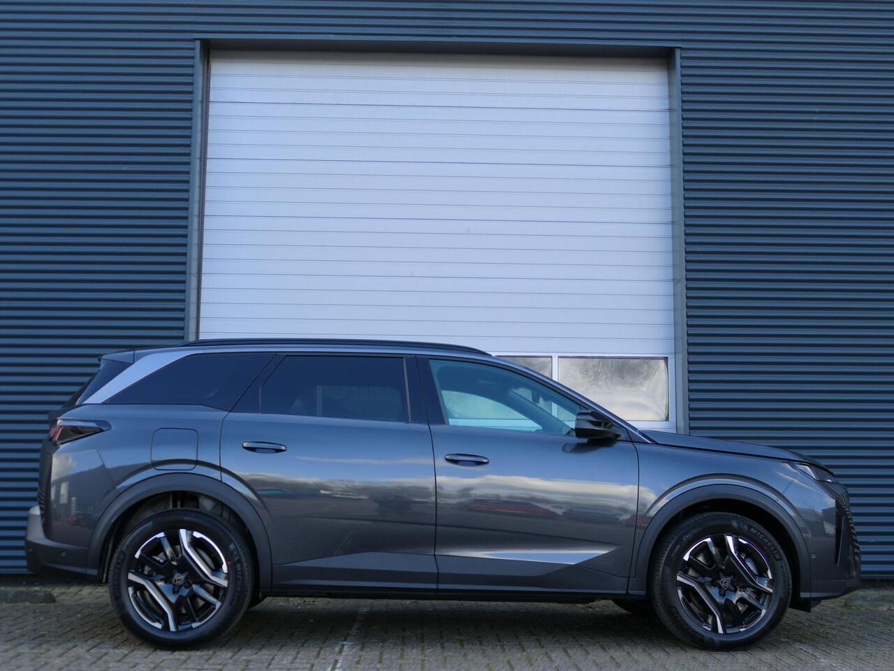 Peugeot 5008 1.6 Plug-in Hybrid 195 Allure | NIEUW | Uit voorraad leverbaar! | 83km EV Actieradius WLTP | AUTOMAAT | 7-Zits | Parkeercamera Voor & Achter | Stuurverwarming | Dodehoek Detectie |