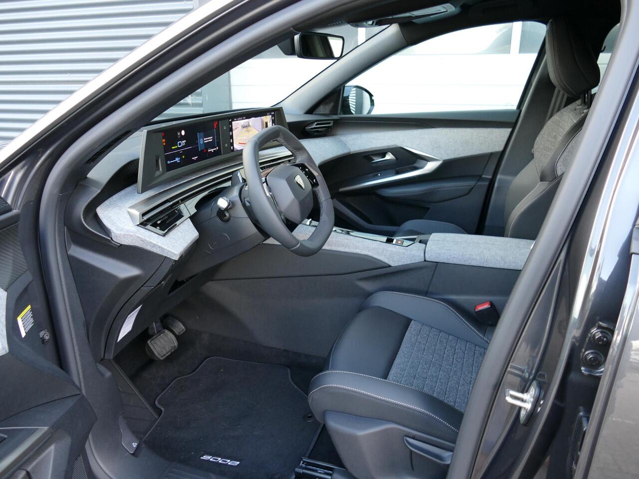 Peugeot 5008 1.6 Plug-in Hybrid 195 Allure | NIEUW | Uit voorraad leverbaar! | 83km EV Actieradius WLTP | AUTOMAAT | 7-Zits | Parkeercamera Voor & Achter | Stuurverwarming | Dodehoek Detectie |