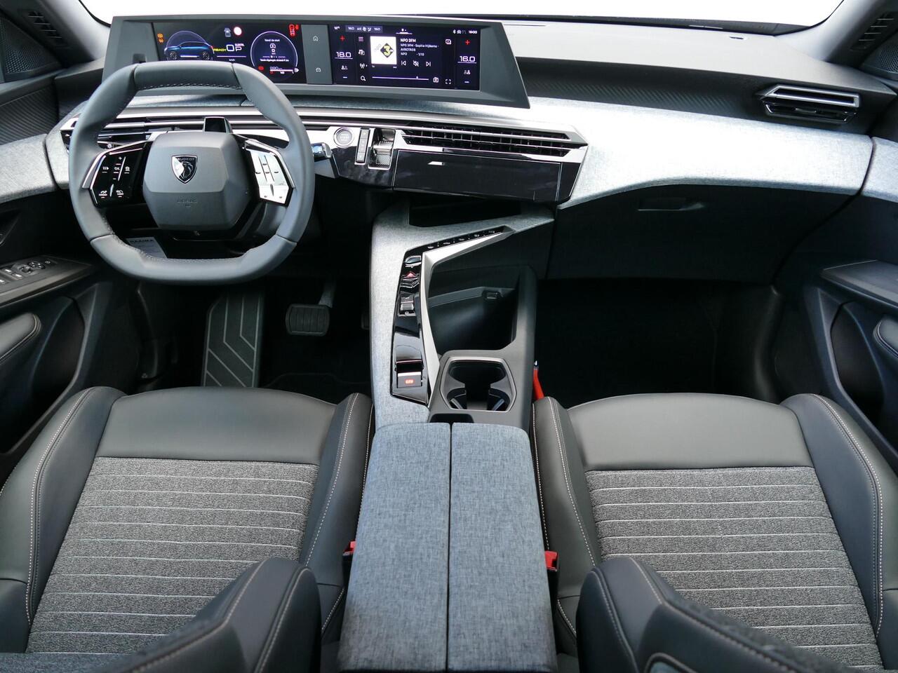 Peugeot 5008 1.6 Plug-in Hybrid 195 Allure | NIEUW | Uit voorraad leverbaar! | 83km EV Actieradius WLTP | AUTOMAAT | 7-Zits | Parkeercamera Voor & Achter | Stuurverwarming | Dodehoek Detectie |