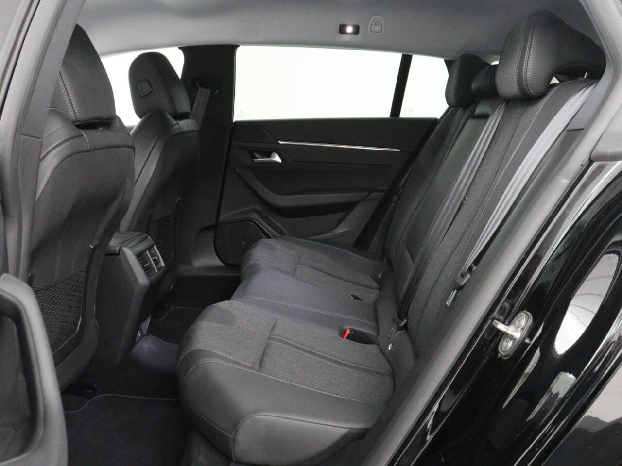 Peugeot 508 1.6 HYbrid Allure | Adaptive cruise | Half leder | Camera | Carplay | Full LED | Navigatie | Climate control | Parkeerhulp | PHEV | Plug In