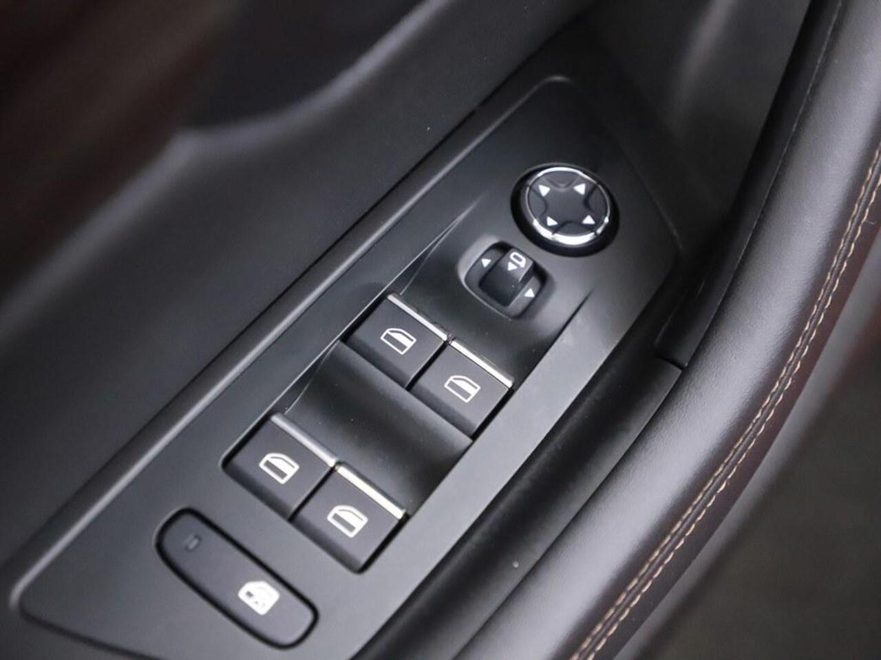 Peugeot 508 SW 1.6 HYbrid GT 225pk Automaat Panormadak Winterbandenset, Dakdragers, Alcantara bekleding