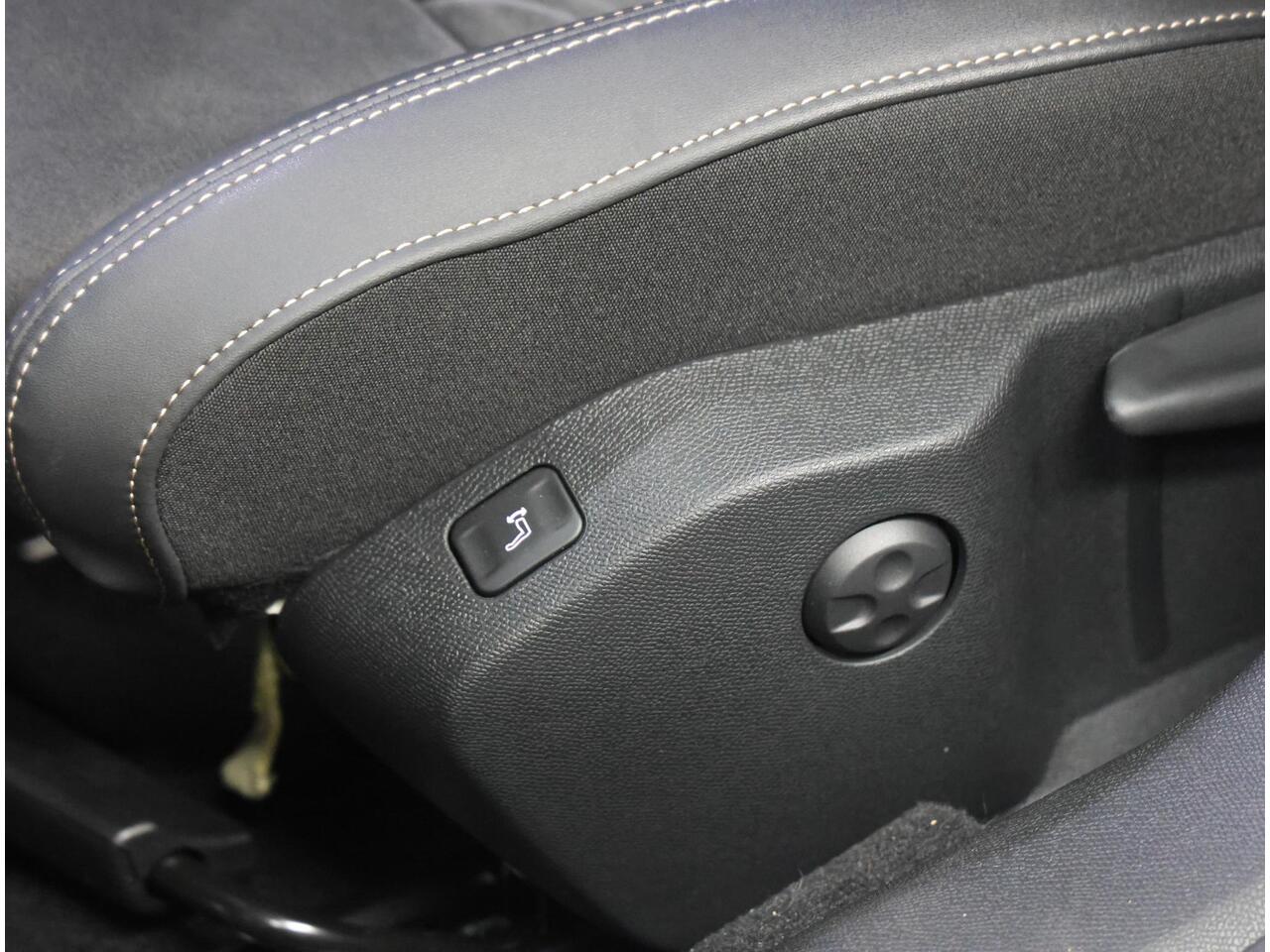 Peugeot 508 1.6 HYbrid 180PK GT | 1ste eigenaar | AUTOMAAT | AppleCarPlay/AndroidAuto | Adaptive Cruise Control | Stoelverwarming | 360'Camera | Alcantara/Leer | Sfeerverlichting | FocalSound | Trekhaak | Virt.Cockpit | Keyless | Isofix | Privacy Glass | Parkeersenso