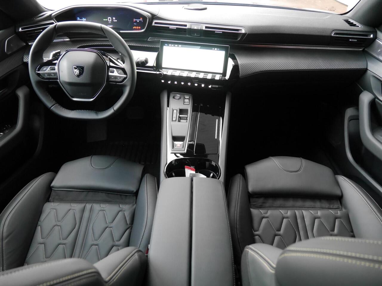 Peugeot 508 1.6 HYbrid 225PK Allure | Nieuwe auto | Lederen bekleding | Stoelmassage | Stoelverwarming | Wegklapbare trekhaak | 360 graden camera | Handsfree kofferbak | Led verlichting | Open dak | Focal