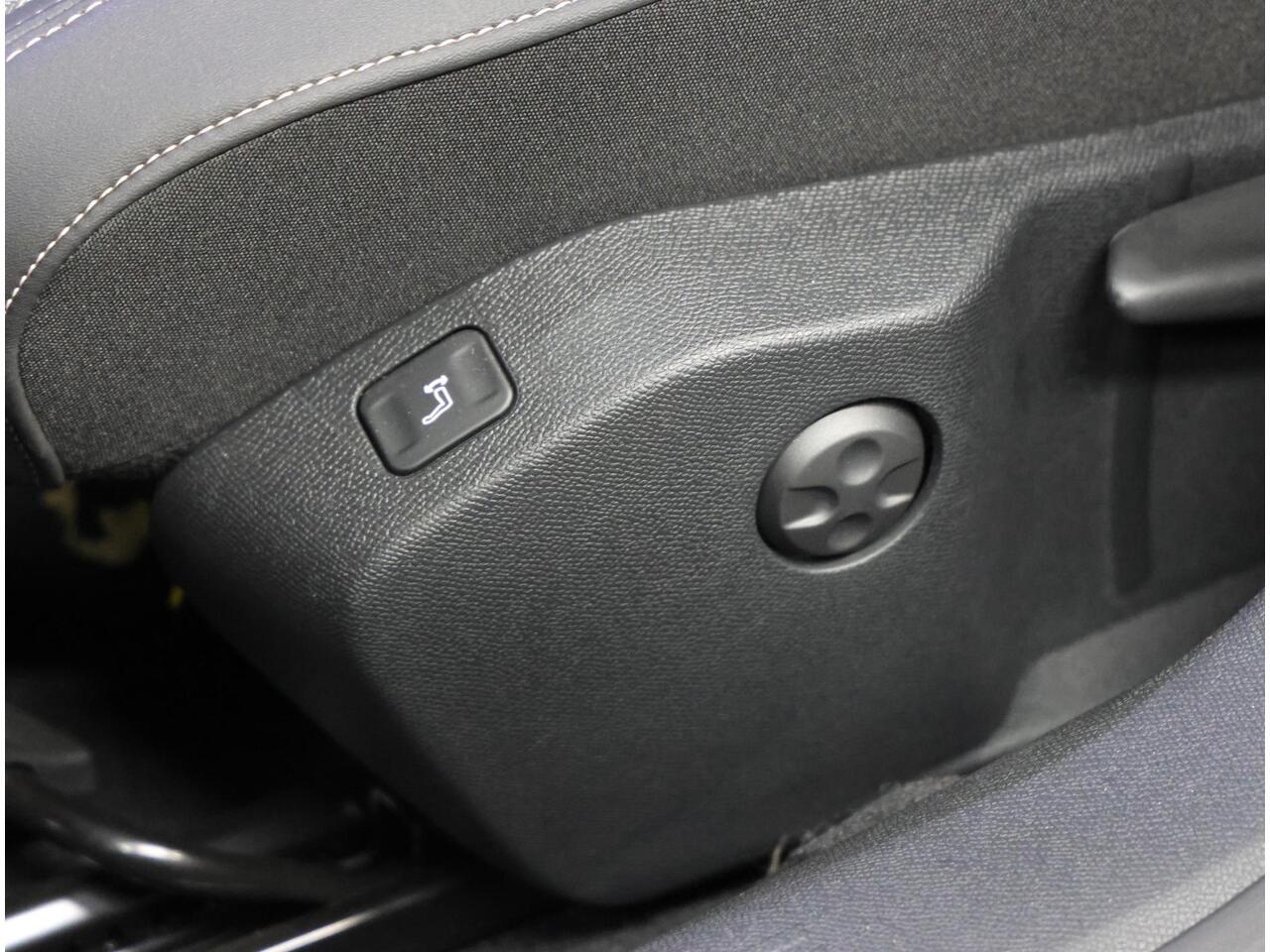 Peugeot 508 SW 1.2 130PK GT | Inclusief ¤7.964,27 korting! | Keyless | Camera | AppleCarPlay/AndroidAuto | Verwarmde Voorstoelen | Navigatie | ClimateControl |