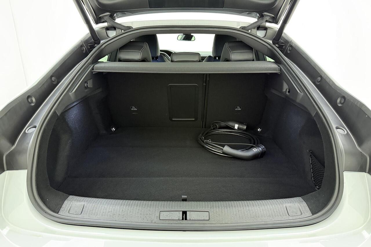 Peugeot 508 1.6 HYbrid 180 e-EAT8 Allure Avantage | NIEUW | Nieuwprijs: ¤ 53.037 | tot 68km elektrisch WLTP | AGR Comfortstoelen | Stoelverwarming | Elektr. achterklep | Achteruitrijcamera | Adaptieve Cruise Control