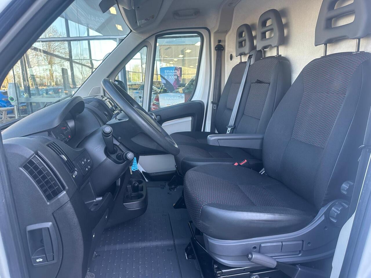 Peugeot BOXER 333 2.0 BlueHDI 130pk L3H2 Premium Pack | Erg Netjes! | Navigatie | Cruise Control | Climate Control | Parkeercamera/-sensoren | Trekhaak |