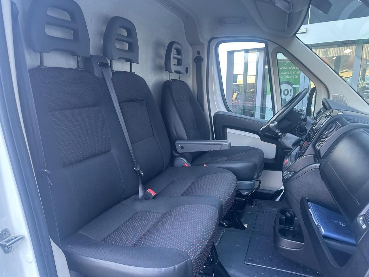 Peugeot BOXER 333 2.0 BlueHDI 130pk L3H2 Premium Pack | Erg Netjes! | Navigatie | Cruise Control | Climate Control | Parkeercamera/-sensoren | Trekhaak |