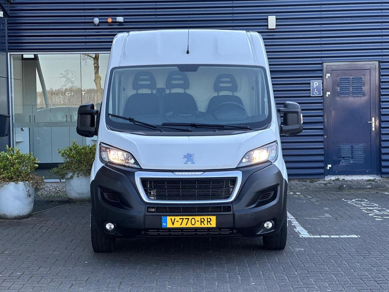Peugeot BOXER 333 2.0 BlueHDI 130pk L3H2 Premium Pack | Erg Netjes! | Navigatie | Cruise Control | Climate Control | Parkeercamera/-sensoren | Trekhaak |