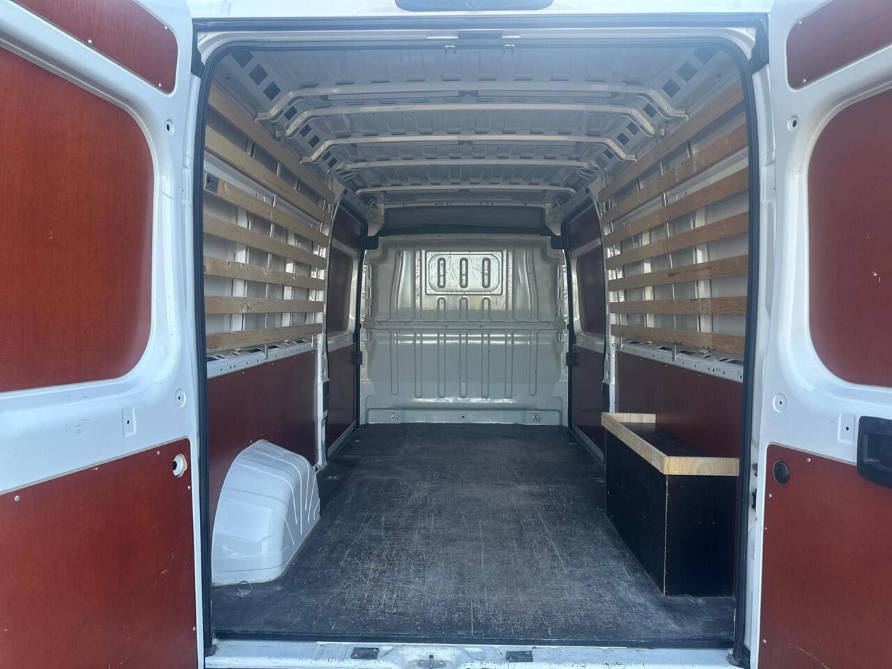 Peugeot BOXER 333 2.0 BlueHDI 130pk L3H2 Premium Pack | Erg Netjes! | Navigatie | Cruise Control | Climate Control | Parkeercamera/-sensoren | Trekhaak |