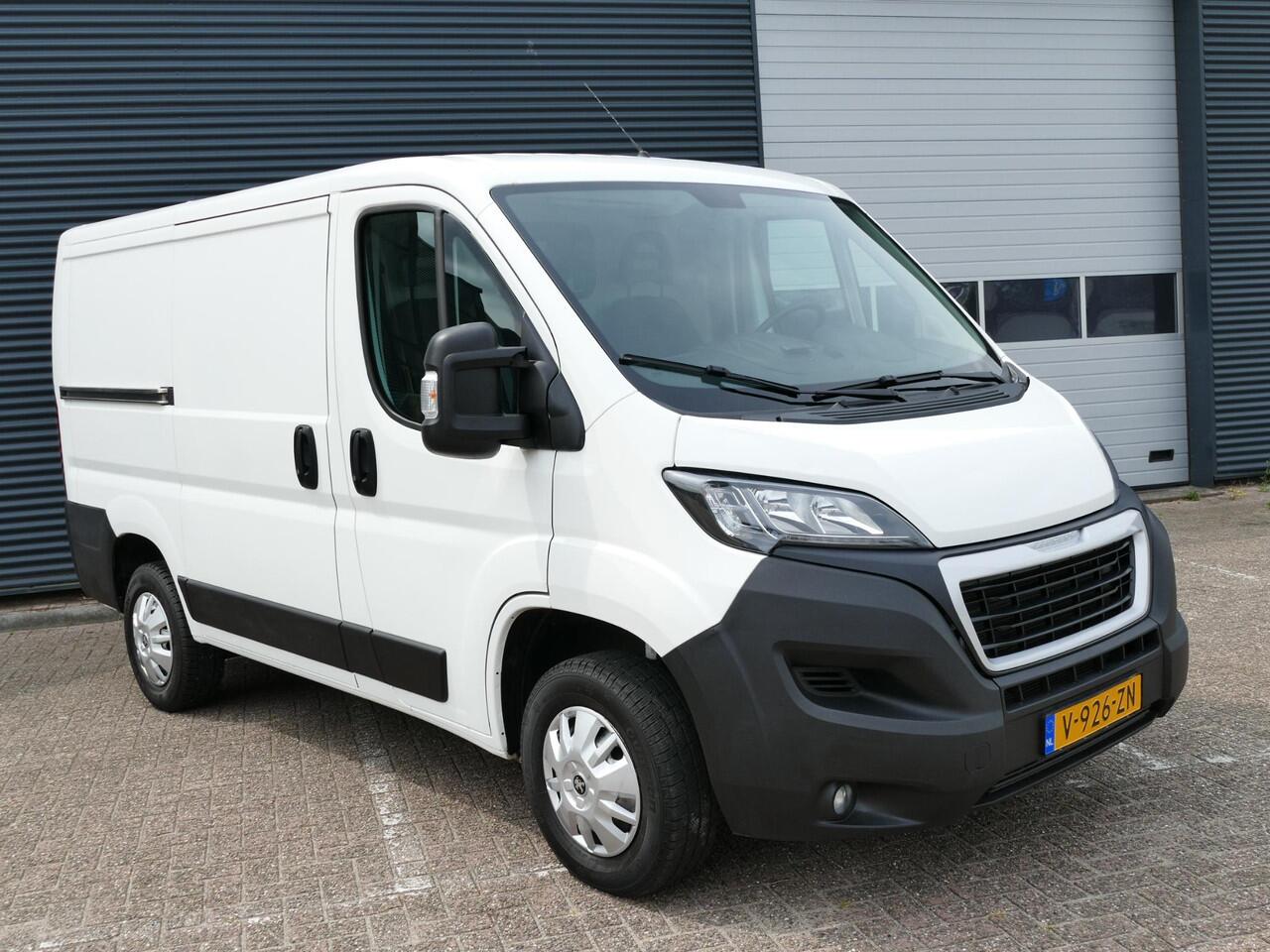 Peugeot BOXER 330 2.0 BlueHDI L1H1 Premium Pack 130pk | Navigatie | Camera | Cruise Control | Laadruimte betimmering