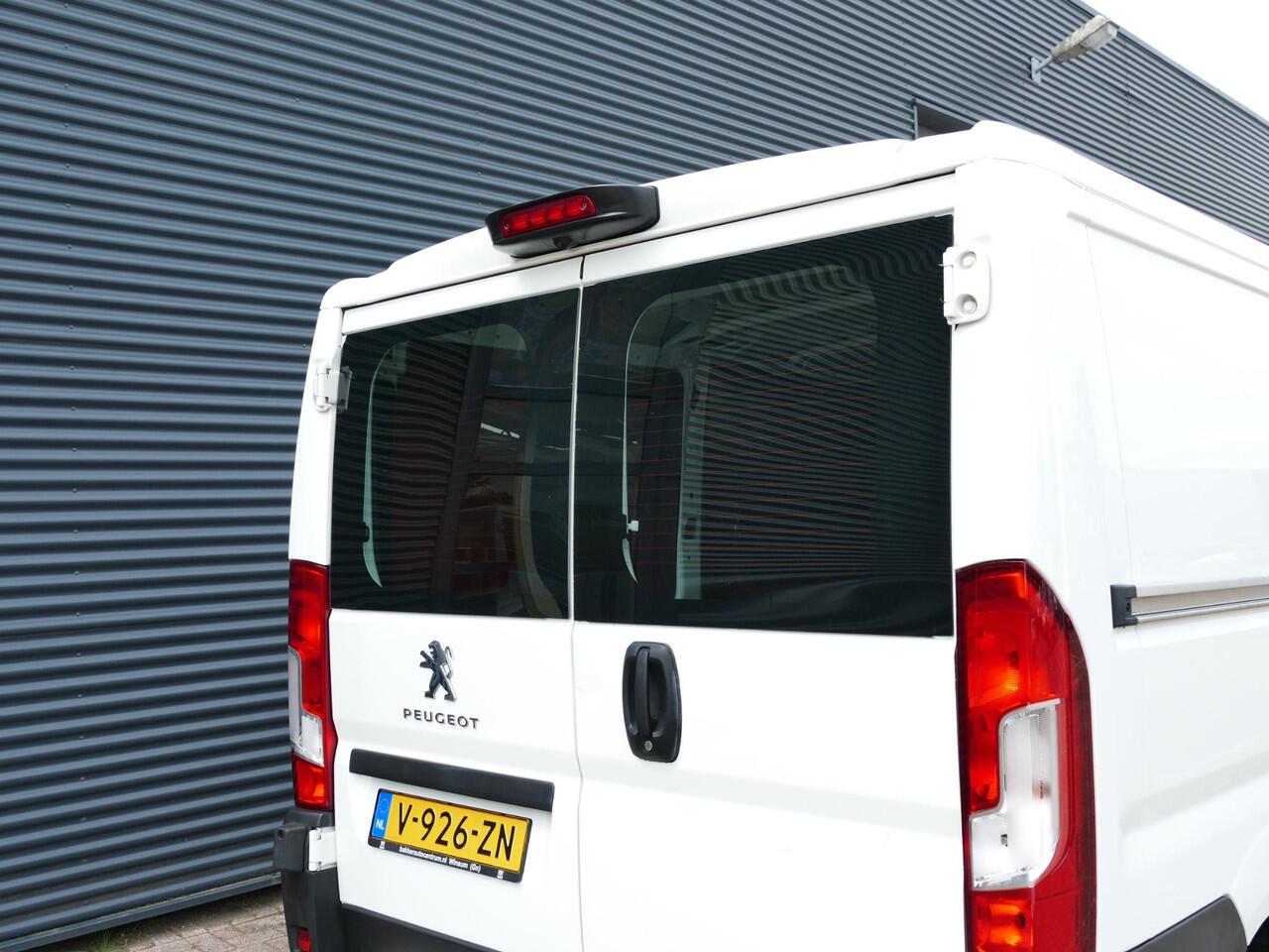 Peugeot BOXER 330 2.0 BlueHDI L1H1 Premium Pack 130pk | Navigatie | Camera | Cruise Control | Laadruimte betimmering