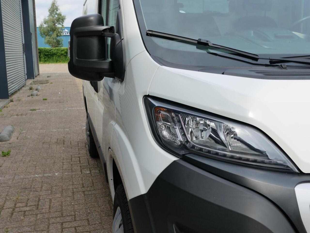 Peugeot BOXER 330 2.0 BlueHDI L1H1 Premium Pack 130pk | Navigatie | Camera | Cruise Control | Laadruimte betimmering