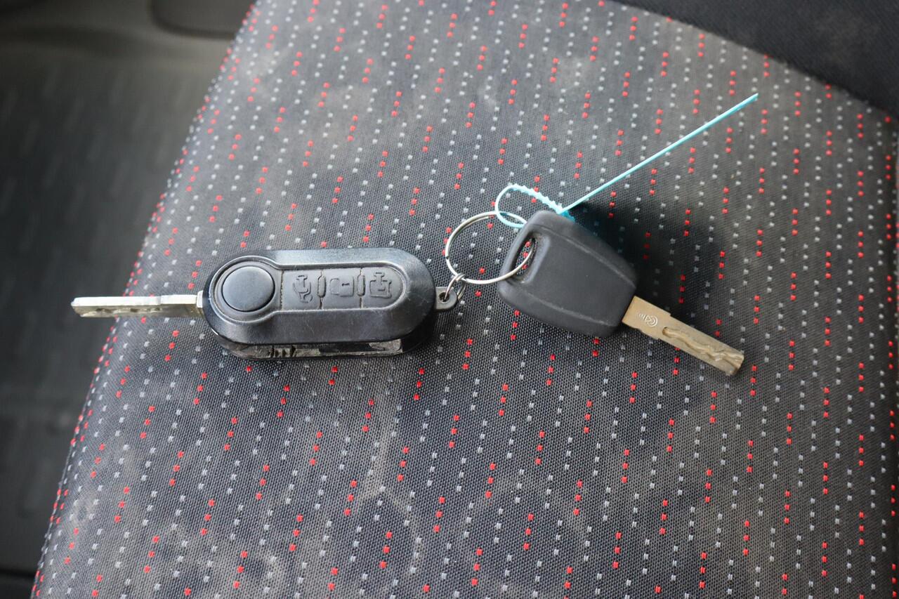 Peugeot BOXER 330 2.0 BlueHDI L2H1 Premium DC Navigatie, Camera, Trekhaak, Cruise control, 6 Persoons, Airco