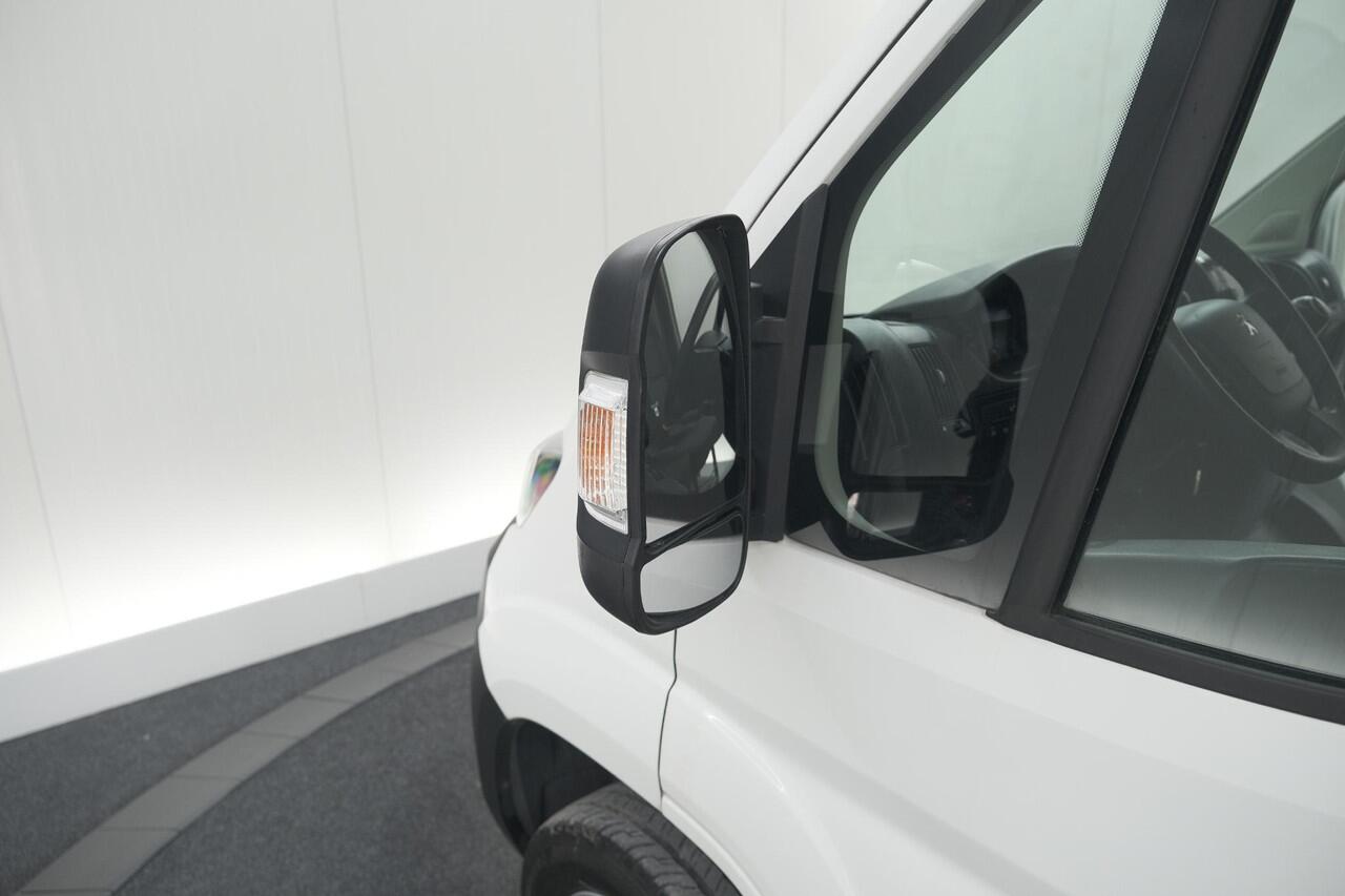 Peugeot BOXER 330 2.2 BlueHDi 140 L2H2 Premium | Navigatie | Houtenvloer In Laadruimte | Airco