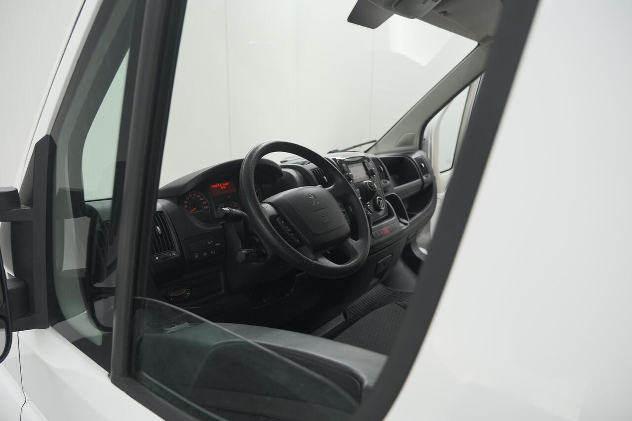 Peugeot BOXER 330 2.2 BlueHDi 140 L2H2 Premium | Navigatie | Houtenvloer In Laadruimte | Airco