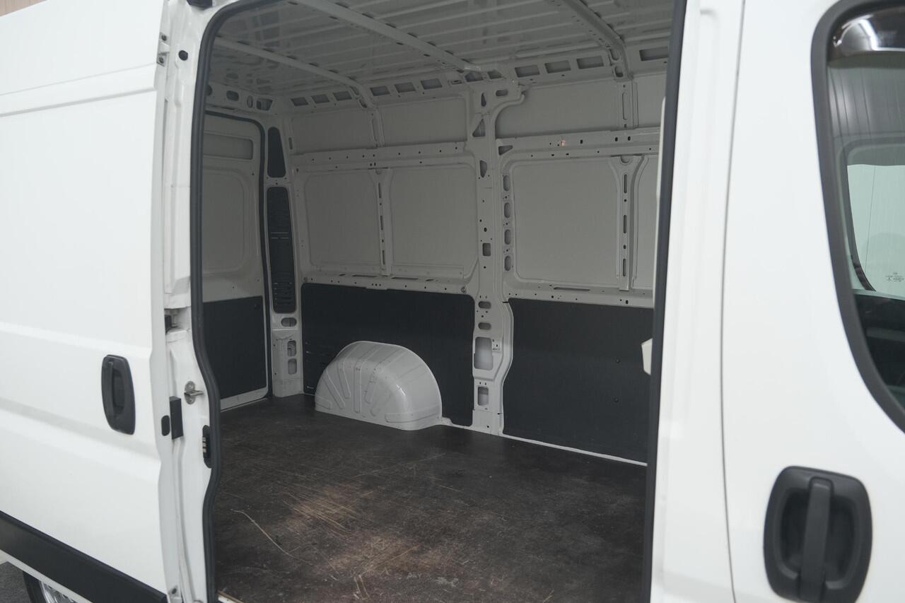 Peugeot BOXER 330 2.2 BlueHDi 140 L2H2 Premium | Navigatie | Houtenvloer In Laadruimte | Airco