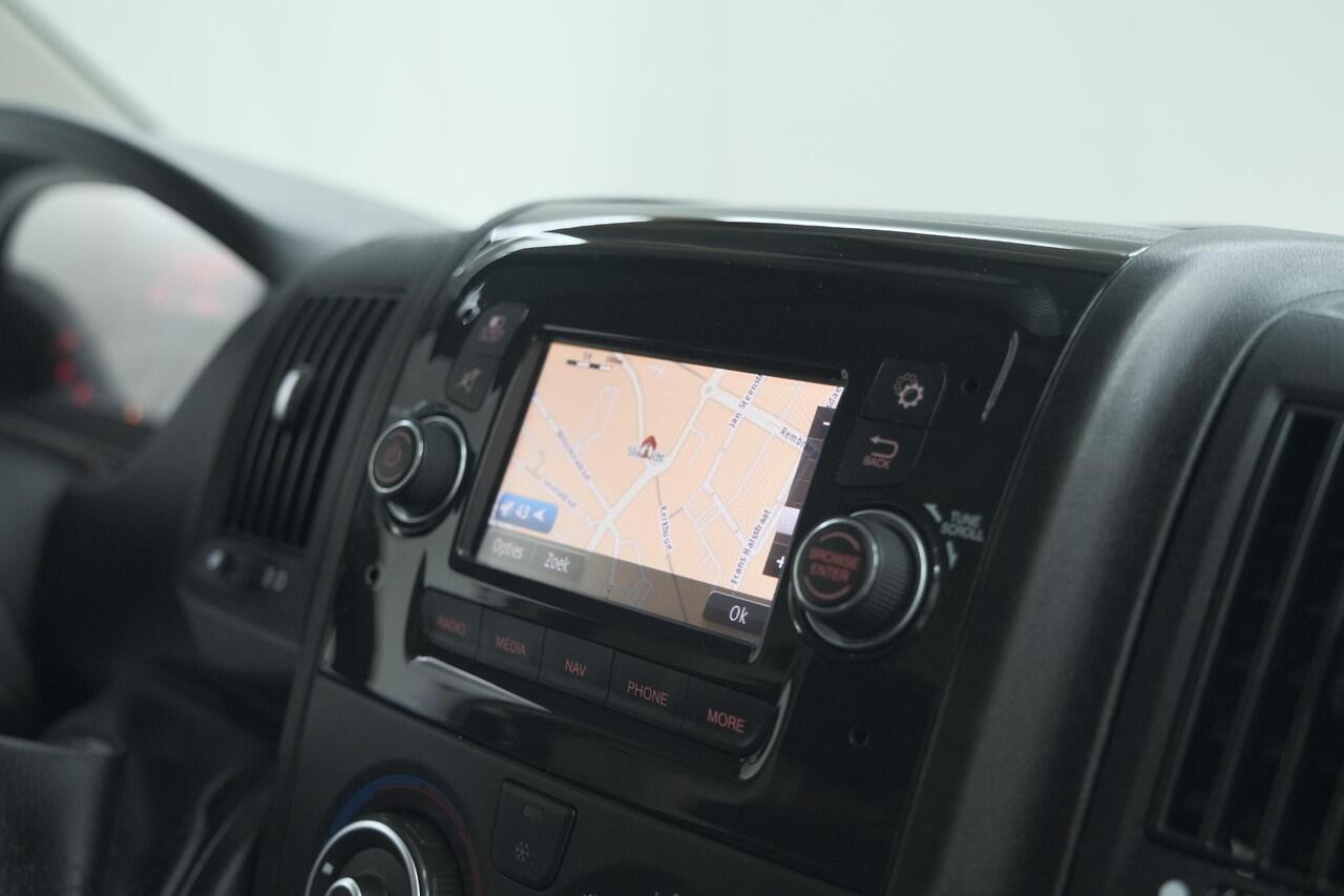 Peugeot BOXER 330 2.2 BlueHDi 140 L2H2 Premium | Navigatie | Houtenvloer In Laadruimte | Airco