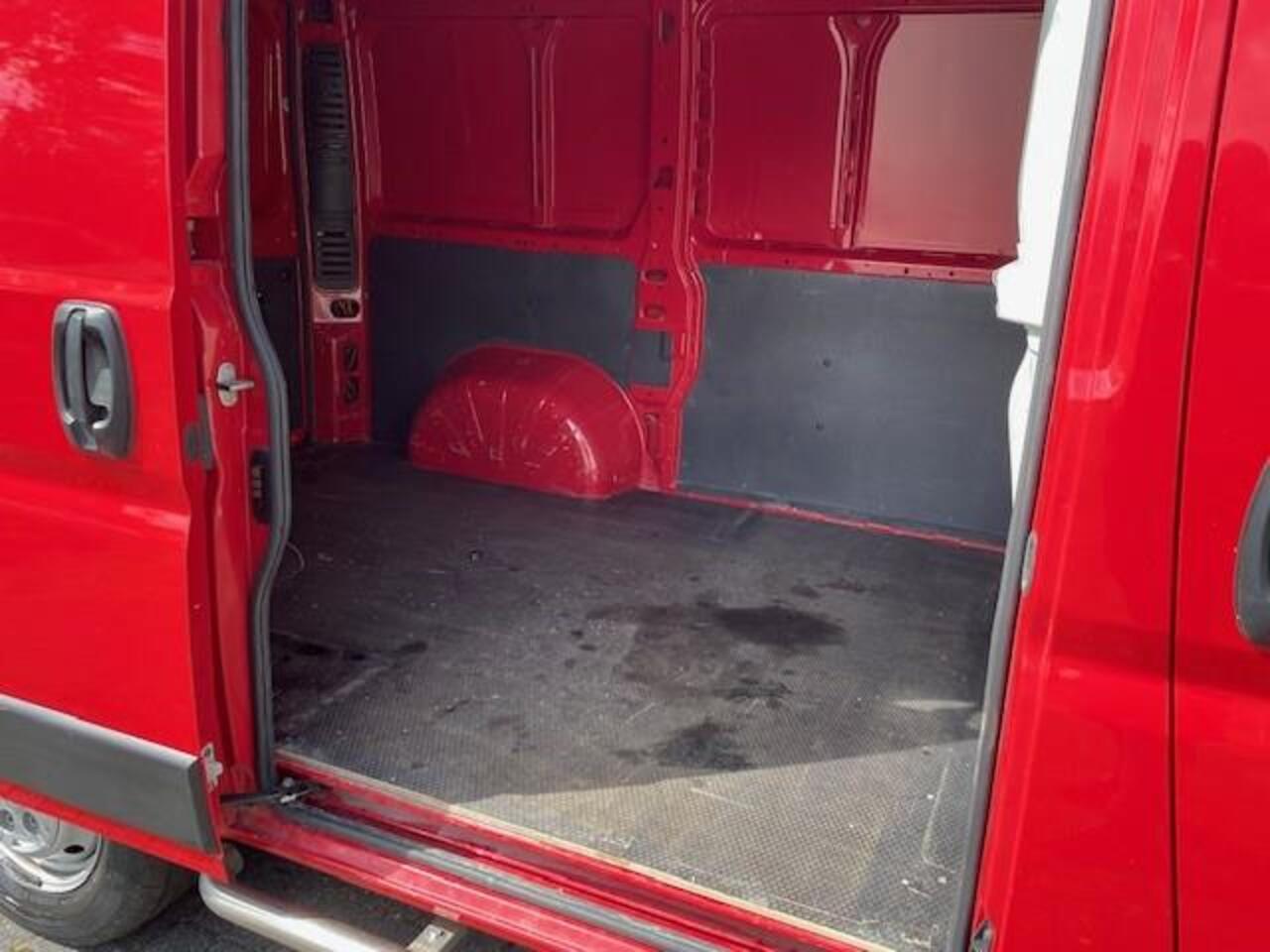 Peugeot BOXER 330 2.2 BlueHDi 140 L1H1 Premium