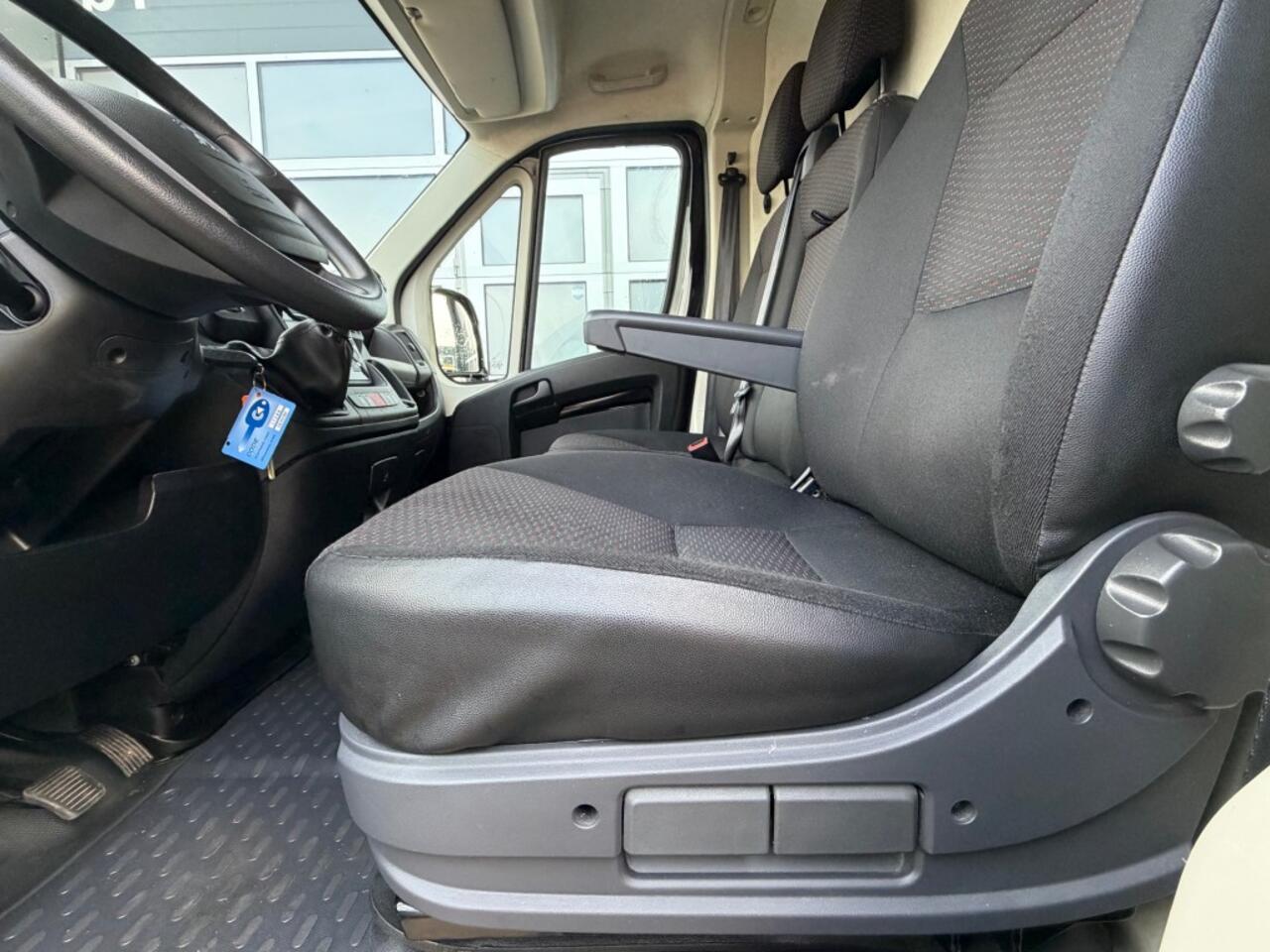 Peugeot BOXER 2.2 BlueHDI 140PK L2H2 PREMIUM / Navi / Trekhaak 2500kg / Climate Control