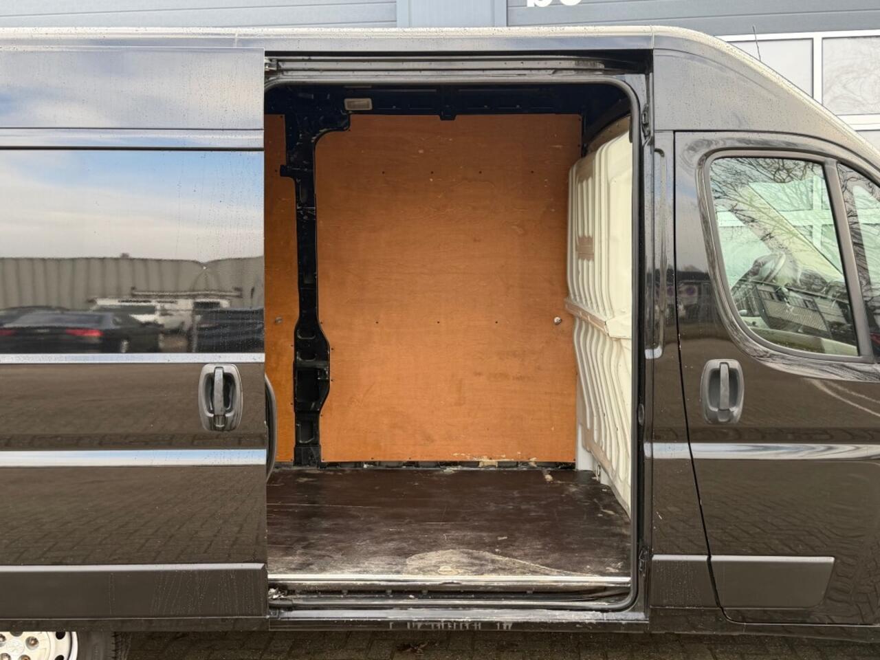 Peugeot BOXER 2.2 BlueHDI 140PK L2H2 PREMIUM / Navi / Trekhaak 2500kg / Climate Control