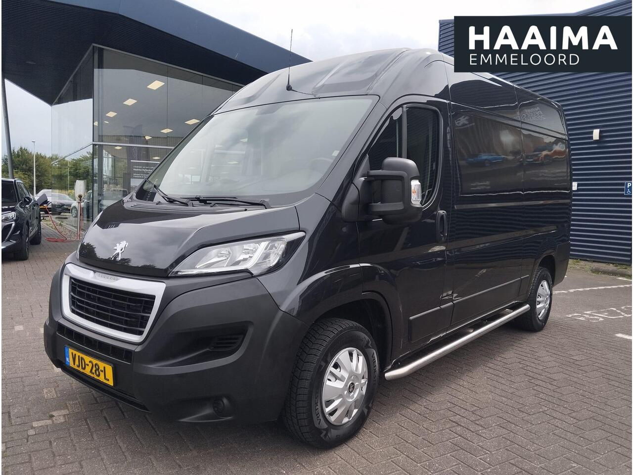 Peugeot BOXER 333 2.2 BlueHDi 140pk L2H2 Premium | Navi | Cruise | Airco | Trekhaak | Camera | Verzwaarde vering | betimmering | Passagiersbank | Comfortstoel |