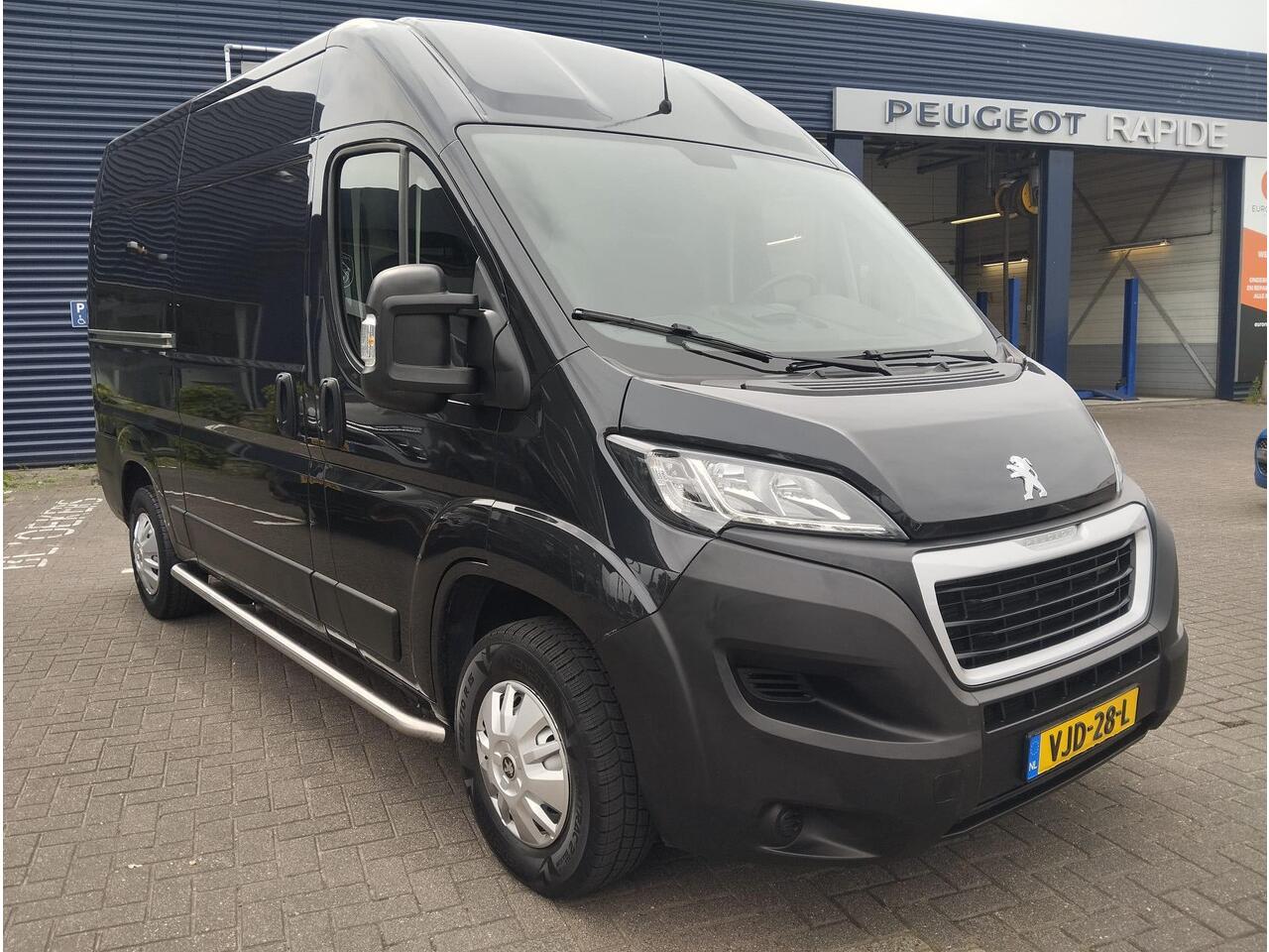 Peugeot BOXER 333 2.2 BlueHDi 140pk L2H2 Premium | Navi | Cruise | Airco | Trekhaak | Camera | Verzwaarde vering | betimmering | Passagiersbank | Comfortstoel |