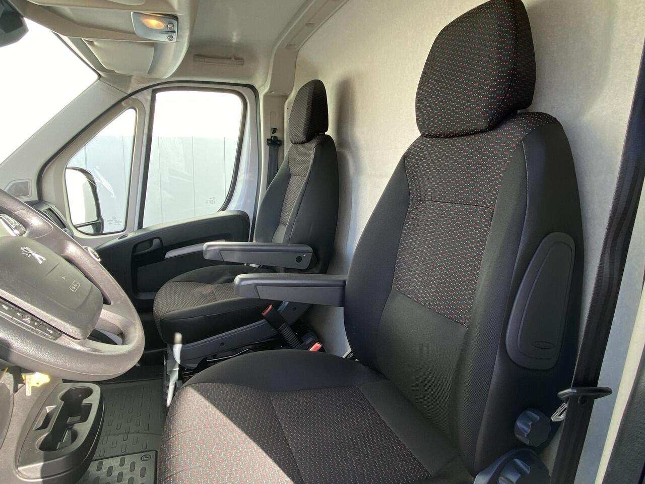 Peugeot BOXER 335 2.2 BlueHDi 165 L2H2 Asphalt | Navigatie | Achteruitrijcamera | Trekhaak | Dubbele schuifdeur | Climate Control | Weinig kilometers