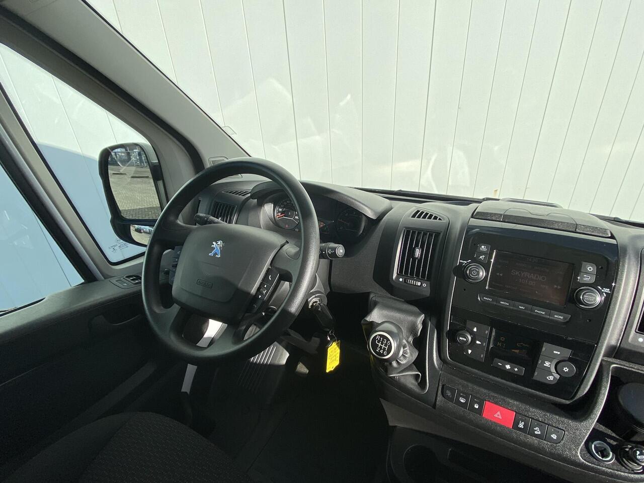 Peugeot BOXER 335 2.2 BlueHDi 165 L2H2 Asphalt | Navigatie | Achteruitrijcamera | Trekhaak | Dubbele schuifdeur | Climate Control | Weinig kilometers