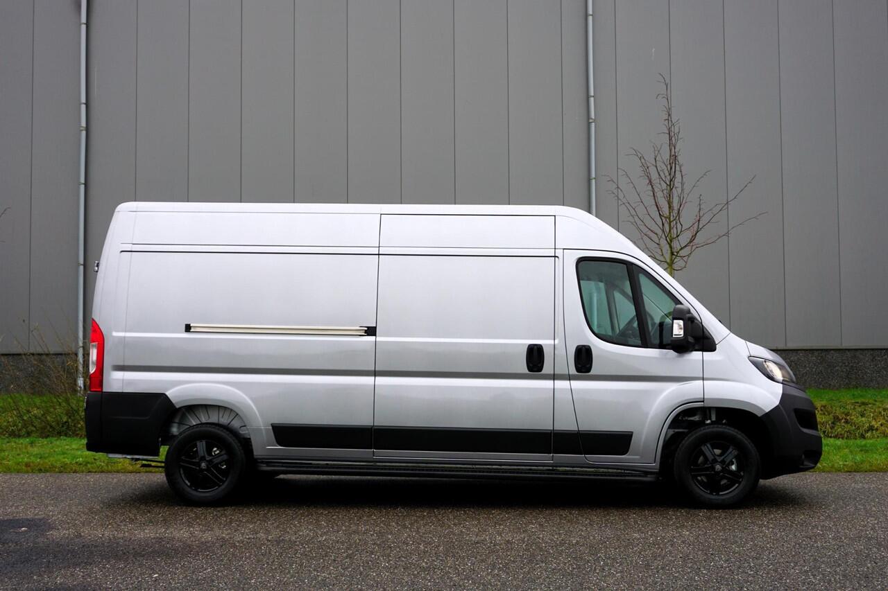 Peugeot BOXER 2.2 BlueHDi 140 L3H2 3.5t BPM voordeel |Nieuw |Airco |Carplay |Cruise |Camera |Parkeersensoren |3500 KG |140 pk |Metallic |Android auto |Bluetooth |Elektrisch verstelbare ramen en spiegels