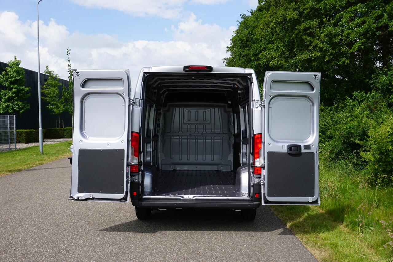 Peugeot BOXER 2.2 BlueHDi 140 L3H2 3.5t BPM voordeel |Nieuw |Airco |Carplay |Cruise |Camera |Parkeersensoren |3500 KG |140 pk |Metallic |Android auto |Bluetooth |Elektrisch verstelbare ramen en spiegels