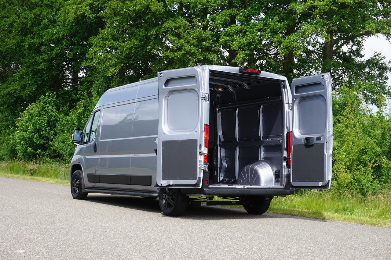 Peugeot BOXER 2.2 BlueHDi 140 L3H2 3.5t BPM voordeel |Nieuw |Airco |Carplay |Cruise |Camera |Parkeersensoren |3500 KG |140 pk |Metallic |Android auto |Bluetooth |Elektrisch verstelbare ramen en spiegels
