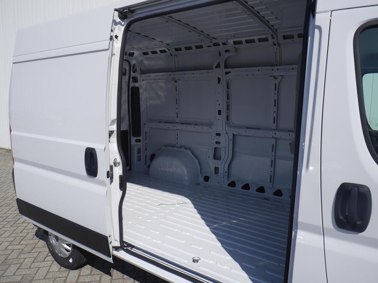 Peugeot BOXER 2.2 BlueHDi L2H2 3.0t 120 Pk | VOORRAAD AUTO | 2-Zits | Cruise Control | Airco | Camera Achter | USB aansluiting