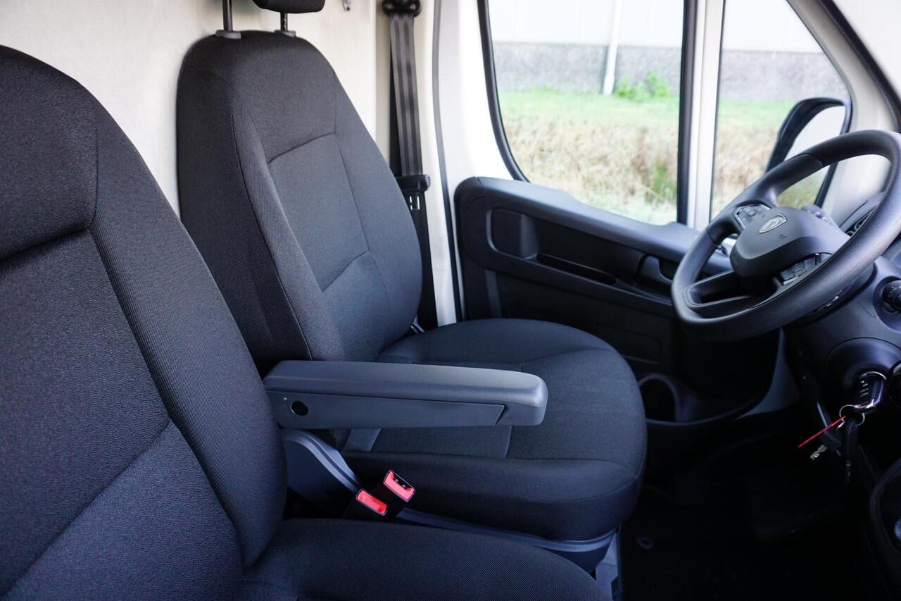 Peugeot BOXER 2.2 BlueHDi 140 L3H2 3.5t Automaat |Adaptive cruise |Climate control |Navigatie |Achteruitrijcamera |Trekhaak |1e eigenaar |Topstaat |EURO6 |3500 KG |Carplay en Android auto