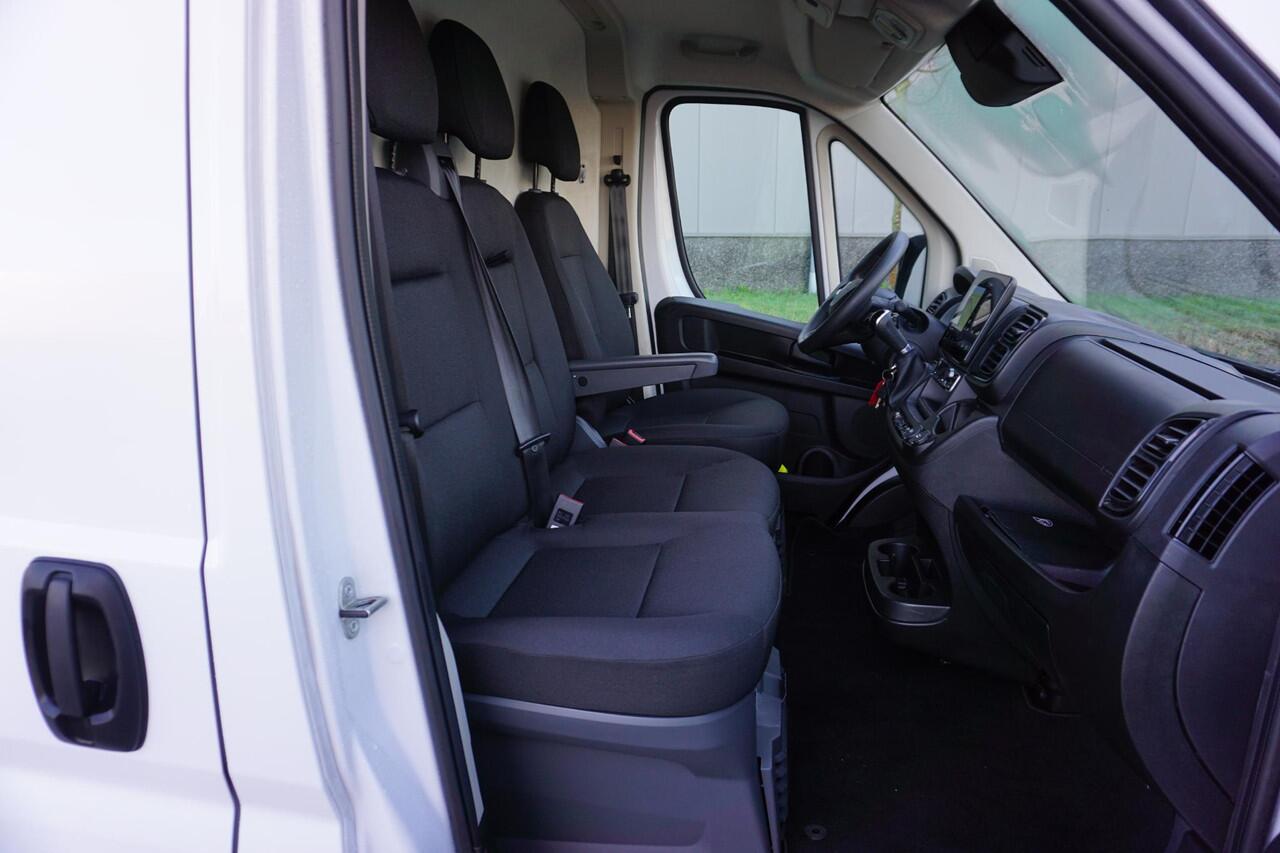 Peugeot BOXER 2.2 BlueHDi 140 L3H2 3.5t Automaat |Adaptive cruise |Climate control |Navigatie |Achteruitrijcamera |Trekhaak |1e eigenaar |Topstaat |EURO6 |3500 KG |Carplay en Android auto