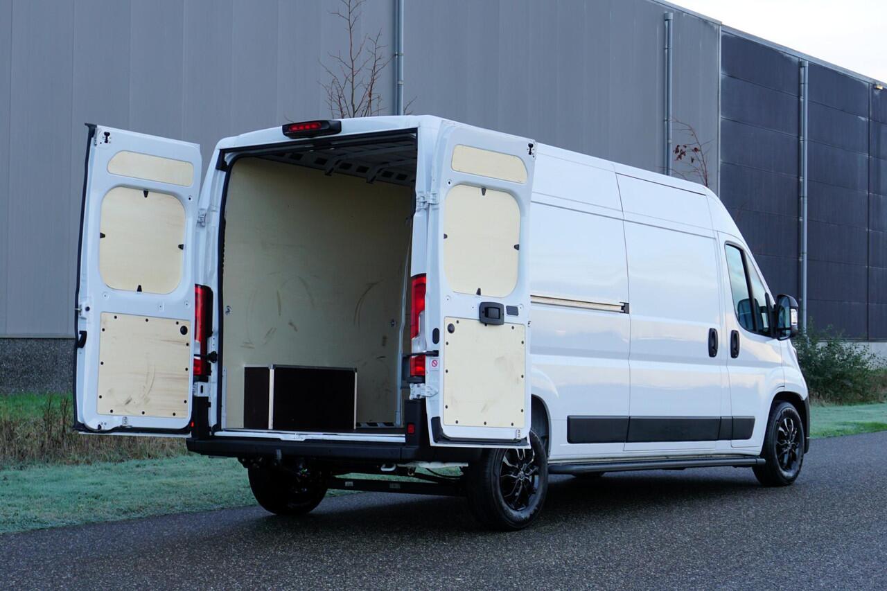 Peugeot BOXER 2.2 BlueHDi 140 L3H2 3.5t Automaat |Adaptive cruise |Climate control |Navigatie |Achteruitrijcamera |Trekhaak |1e eigenaar |Topstaat |EURO6 |3500 KG |Carplay en Android auto