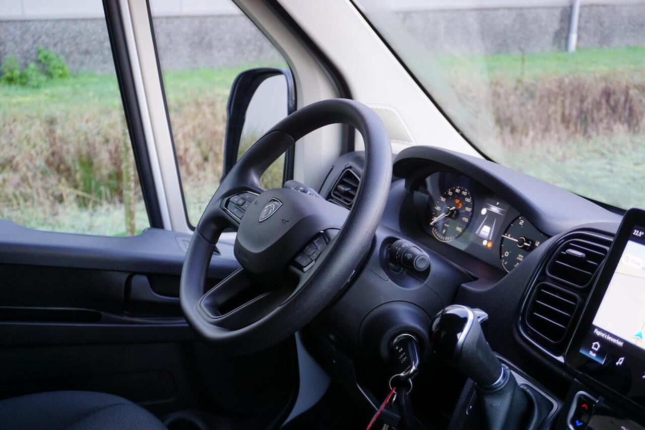 Peugeot BOXER 2.2 BlueHDi 140 L3H2 3.5t Automaat |Adaptive cruise |Climate control |Navigatie |Achteruitrijcamera |Trekhaak |1e eigenaar |Topstaat |EURO6 |3500 KG |Carplay en Android auto