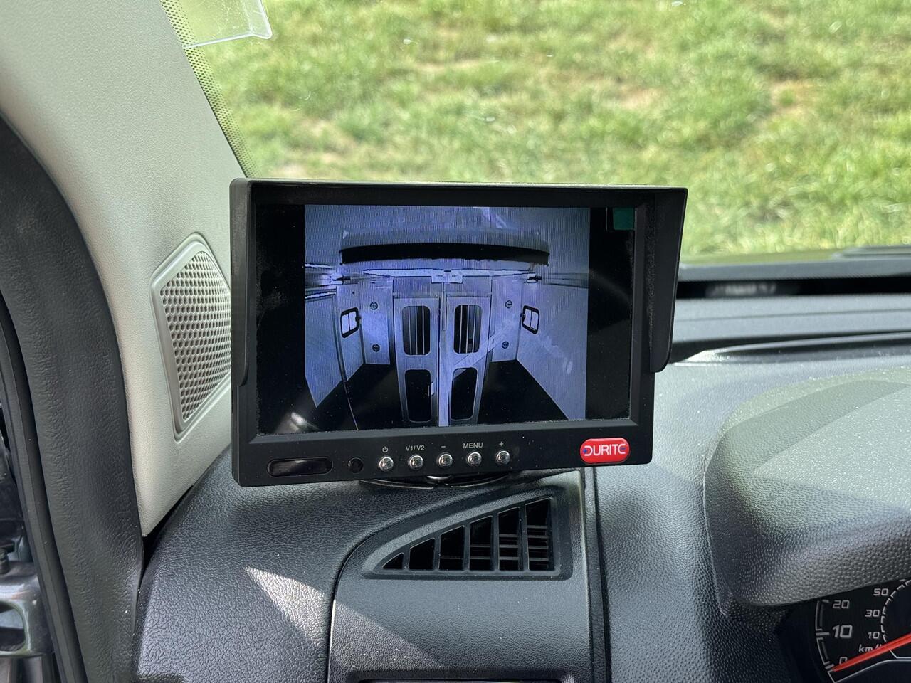 Peugeot BOXER Allure Sport Paardenwagen 2.2 HDI 165pk | 1640kg laadvermogen | 3-zitplaatsen | Trekhaak | Lederen bekleding | Navigatie | Climate | Videobewaking |