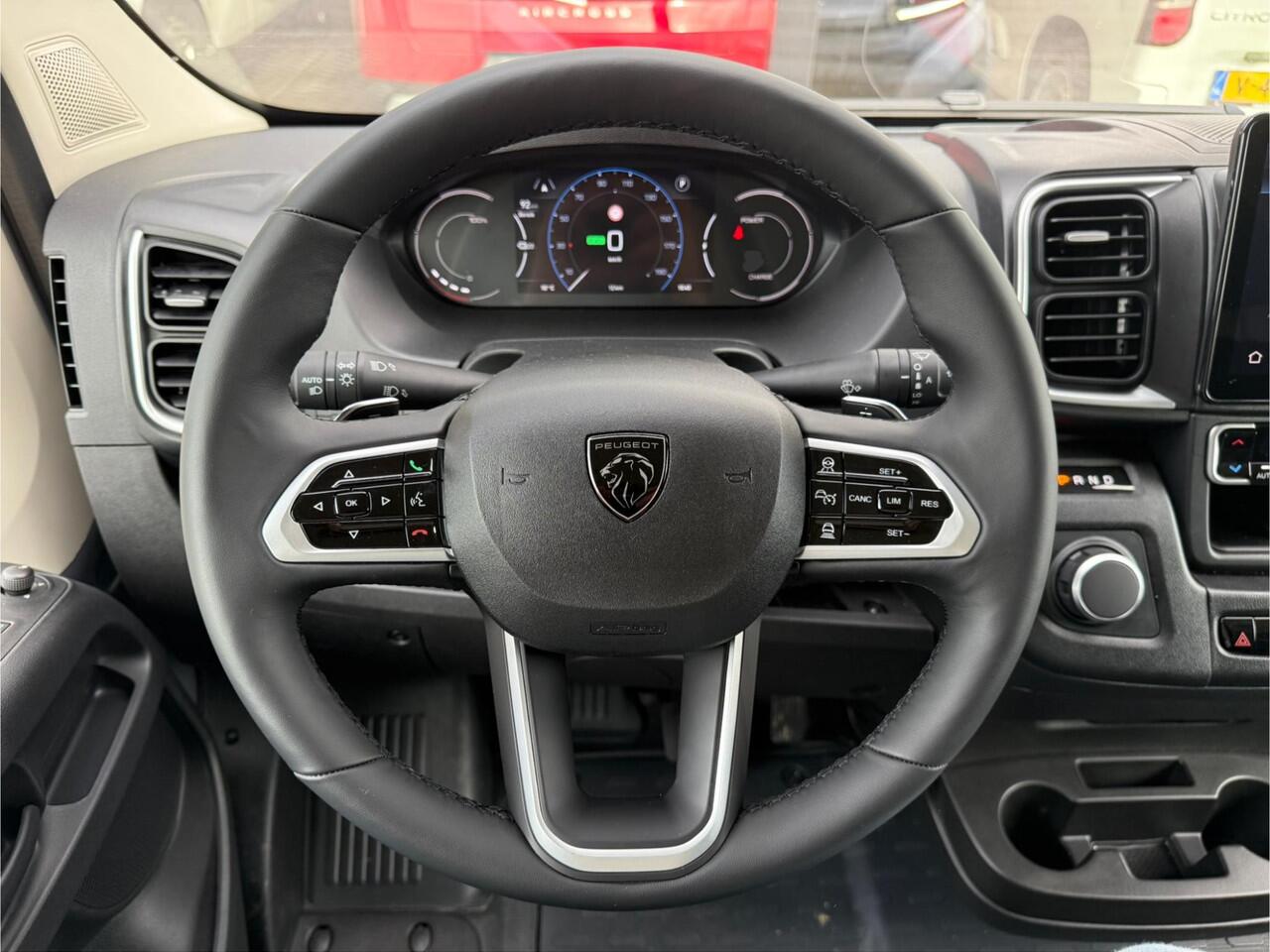 Peugeot BOXER e-Boxer 3.5t L3H2 Zwaar 110 kWh 100% Elektrisch | Pakket Visibility LED | Pakket City Plus | 3-Zits | Mirror Screen | Parkeersensor | Camera | Licht Metalen Velgen | uit voorraad leverbaar