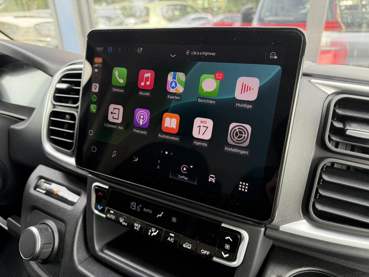 Peugeot BOXER e-Boxer 3.5t L3H2 Zwaar 110 kWh 100% Elektrisch | Pakket Visibility LED | Pakket City Plus | 3-Zits | Mirror Screen | Parkeersensor | Camera | Licht Metalen Velgen | uit voorraad leverbaar