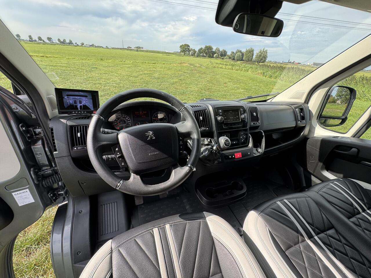 Peugeot BOXER Allure Sport Paardenwagen 2.2 HDI 165pk | Financial Lease vanaf ¤ 575,- | 1640kg laadvermogen | 3-zitplaatsen | Trekhaak | Lederen bekleding | Navigatie | Climate | Videobewaking | Achteruitrijcamera