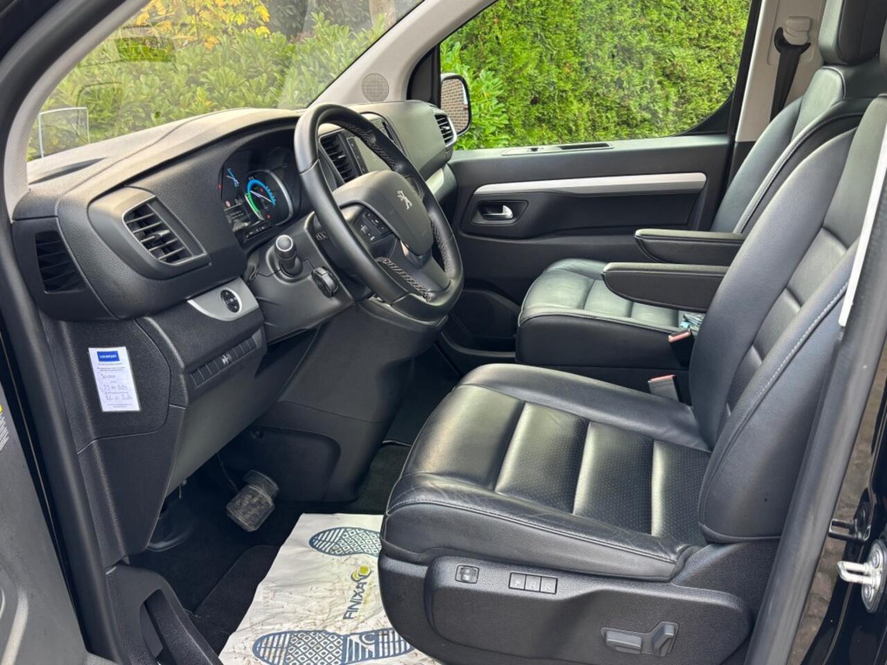 Peugeot E-traveller 50 KWH Business VIP